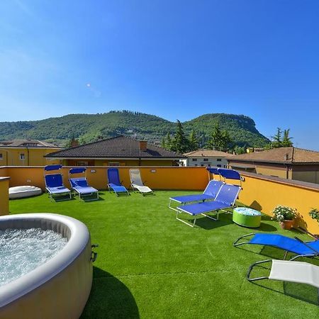 La Terrazza Sul Garda Hotel Buitenkant foto
